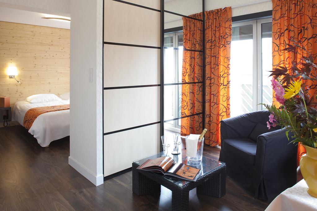 Logis Hotel Clair Matin ル・シャンボン・シュル・リニョン エクステリア 写真