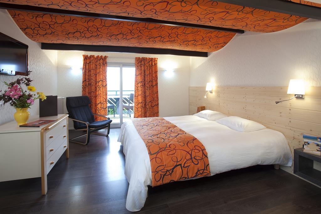 Logis Hotel Clair Matin ル・シャンボン・シュル・リニョン エクステリア 写真